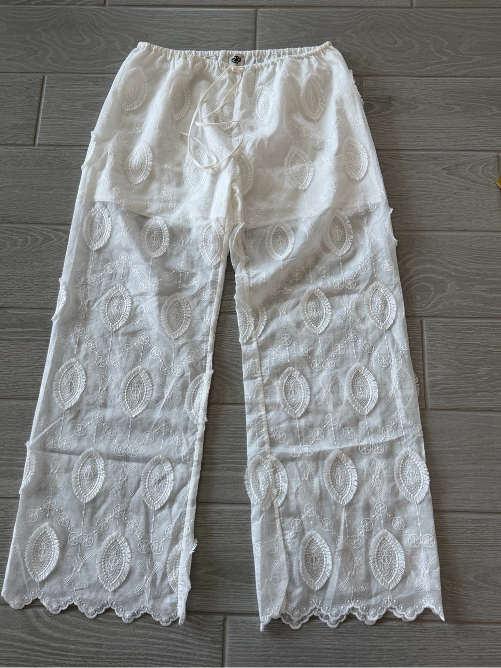 THE GARMENT White Embroidered Scalloped Drawstring Pants Size 10 NWOT
